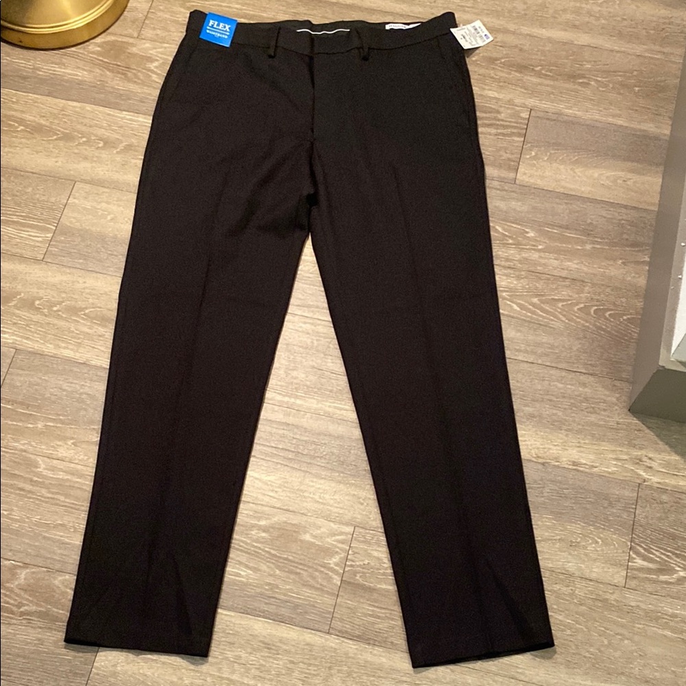 Haggar Slim Straight All day Comfort Men's Black Pants Flex Waist sz 36/32 NWT